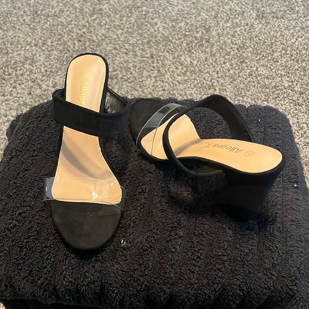 🚫SOLD🚫 Black SlipOn Chunky Heels👠